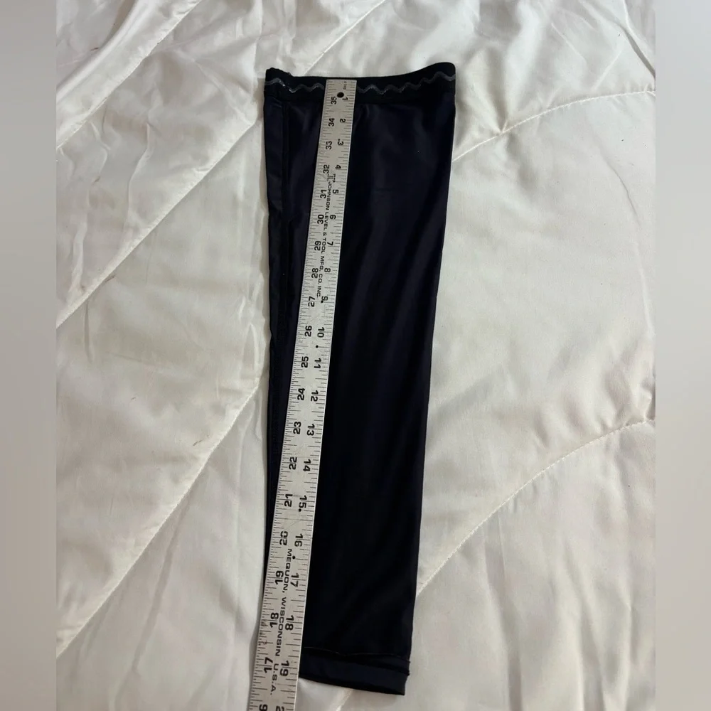 Black Basketball men’s one legged tights Leggings (no size tag) men’s large